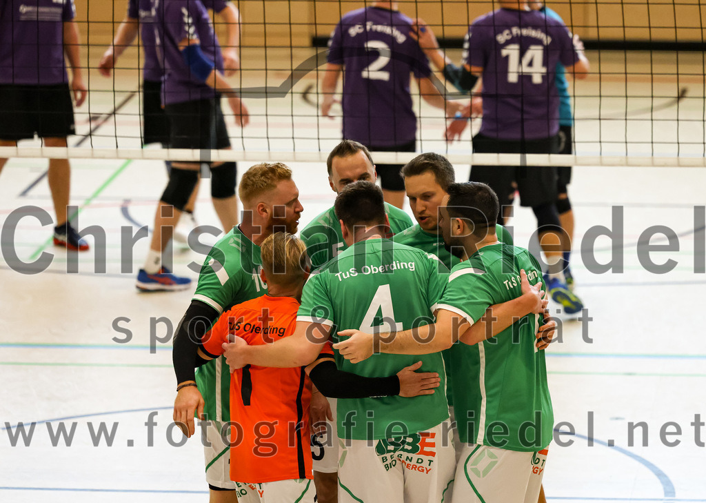 2022-11-12_035_TuS_Oberding_gegen_SC_Freising_II | Oberding, Deutschland, 12.11.2022:
Volleyball, Bezirksliga Ost 2022 / 2023, 7. Spieltag, TuS Oberding gegen MTV Pfaffenhofen II, Endergebnis: 3:2

Benedikt Lösch (TuS Oberding, #10), Bernd Walter (TuS Oberding, #1), Andre Paul (TuS Oberding, #5), Peter Koch (TuS Oberding, #4), Christian Sieracki (TuS Oberding, #7)

Foto: Christian Riedel / fotografie-riedel.net