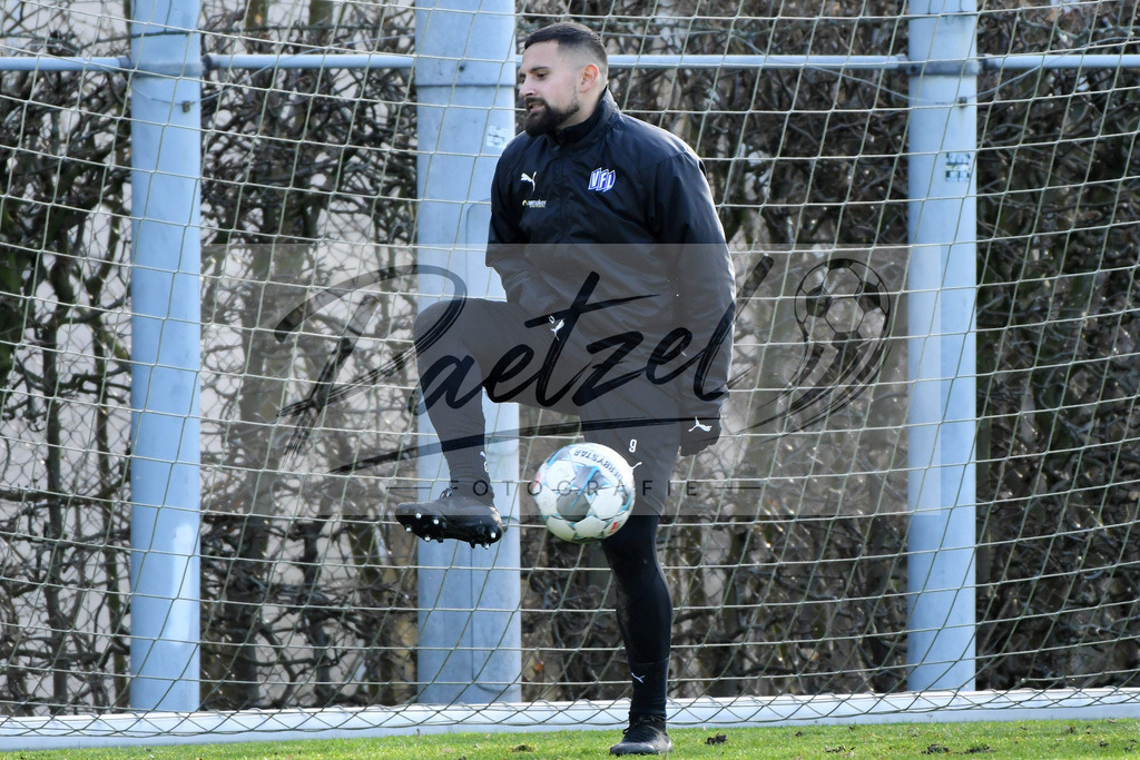 20200215_TRAOSN_0070 | Fussball, Herren: Marcos Alvarez (VfL Osnabrueck) in Aktion, am Ball, Einzelaktion waehrend der Trainingseinheit des VfL Osnabrueck im Sportpark Illoshoehe am 15.02.2020 in Osnabrueck, Deutschland. - Realisiert mit Pictrs.com