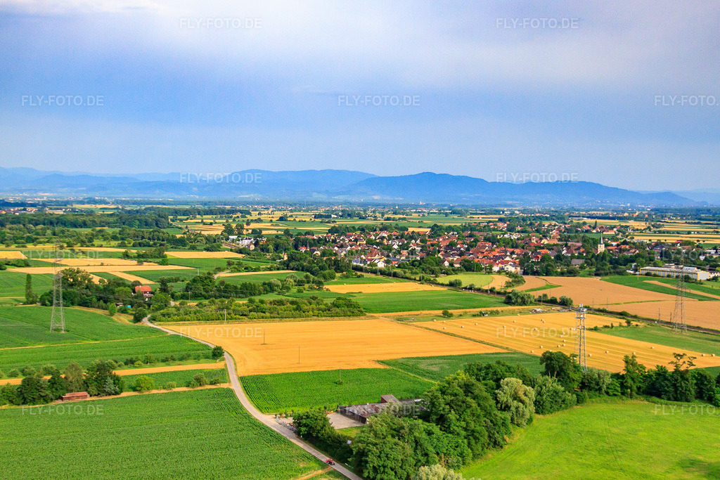 Luftbild: Dorfansicht von Nordwesten im Ortsteil Kork in Kehl im Bundesland Baden-Württemberg in Deutschland. Foto: IMG_30238.jpg vom 09.07.2010 durch Werner Riehm/FLY-FOTO.de