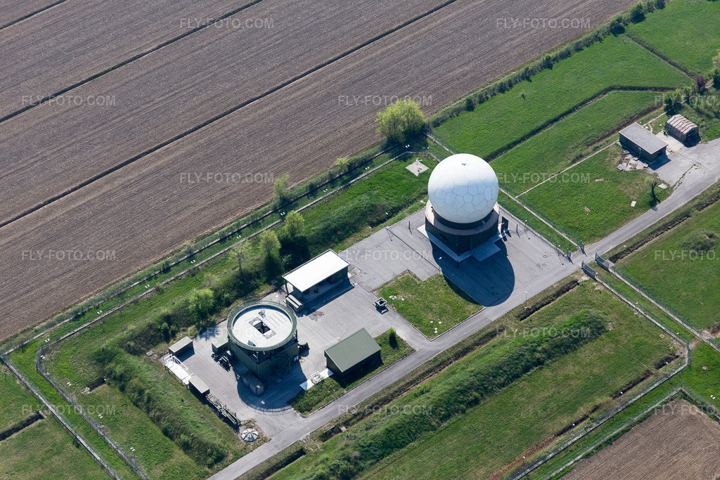 Aerial view: View of the town in Gardissere in the state Veneto, Italy. – Photo: IMG_098170.jpg taken on 04/03/2017 by Werner Riehm/FLY-FOTO.com – Resolution of the original: 5472 x 3648 px