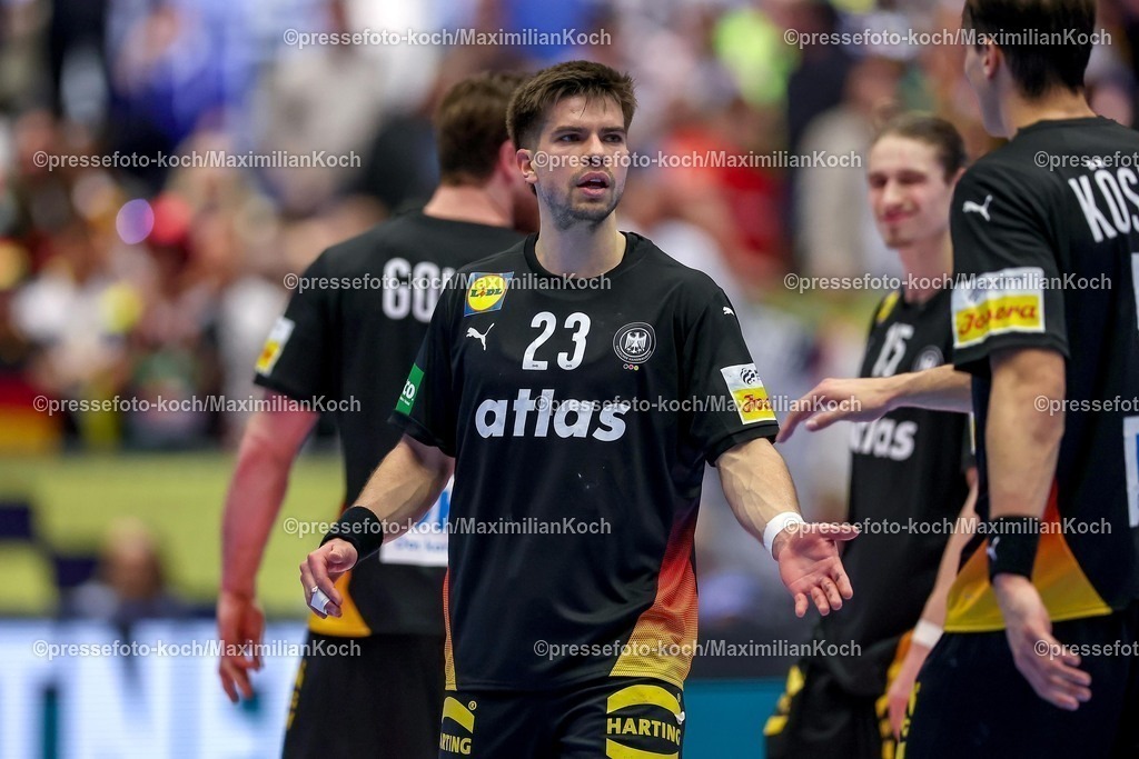 EHF19012602163 | 19.01.2026, Handball, Men's EHF EURO 2026, Deutschland - Spanien, Jyske Bank Boxen in Herning, Dänemark, Preliminary Round:  Renars Uscins (Germany #23) neben  Juri Knorr (Germany #15)  Julian Köster (Germany #18) 