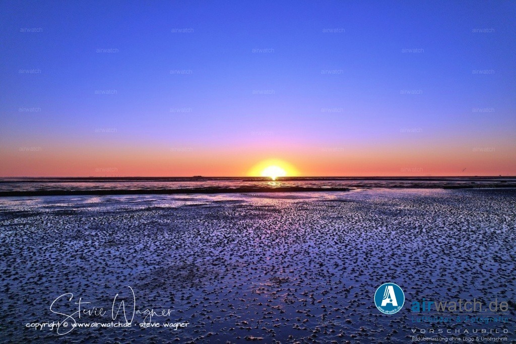 Nordsee, Nordfriesland, Beltringharderkoog, Luettmoorsee, Holmer Siel, Landgewinnung, Küstenschutz | Landgewinnung & Küstenschutz in Nordfriesland - Heute ist Nordstrand eine Halbinsel mit einer Fläche von etwa 45 km², die durch die Landgewinnung und die Küstenschutzmaßnahmen stabilisiert wurde. Die Region wird weiterhin durch die Nordsee und die Wattlandschaft geprägt und bietet eine einzigartige Kombination aus Natur, Geschichte und Kultur.