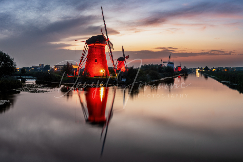 Kinderdijk | WIndmühlen und Kanäle in Kinderdijk am Abend
