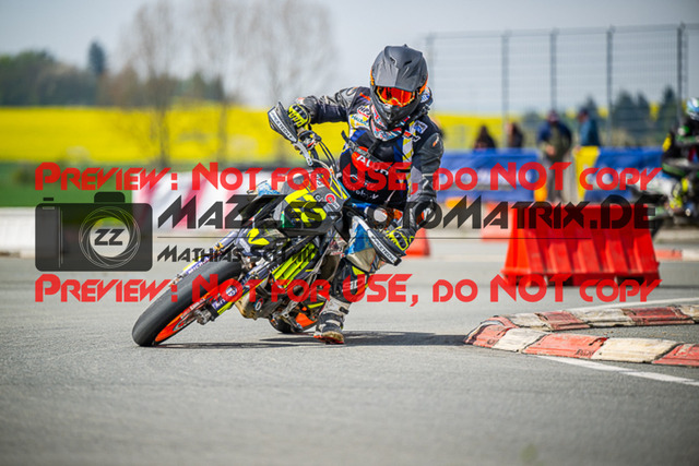 MaZZes_FotoMatrix_230507_9754 | UE40