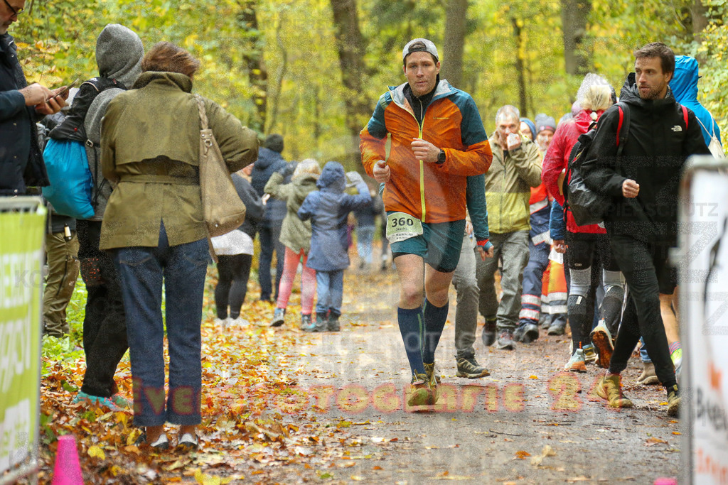 251026_1319_EX1_3208 | Sportfotografie im Rhein-Sieg Kreis, Köln, Bonn, NRW, Rheinland Pfalz, Hessen, etc. Unser Tätigkeitsfeld umfasst den Laufsport vom Volkslauf über den Marathon, Duathlon, Triathon bis zum Ultralauf wie Kölnpfad Ultra oder Schindertrail.