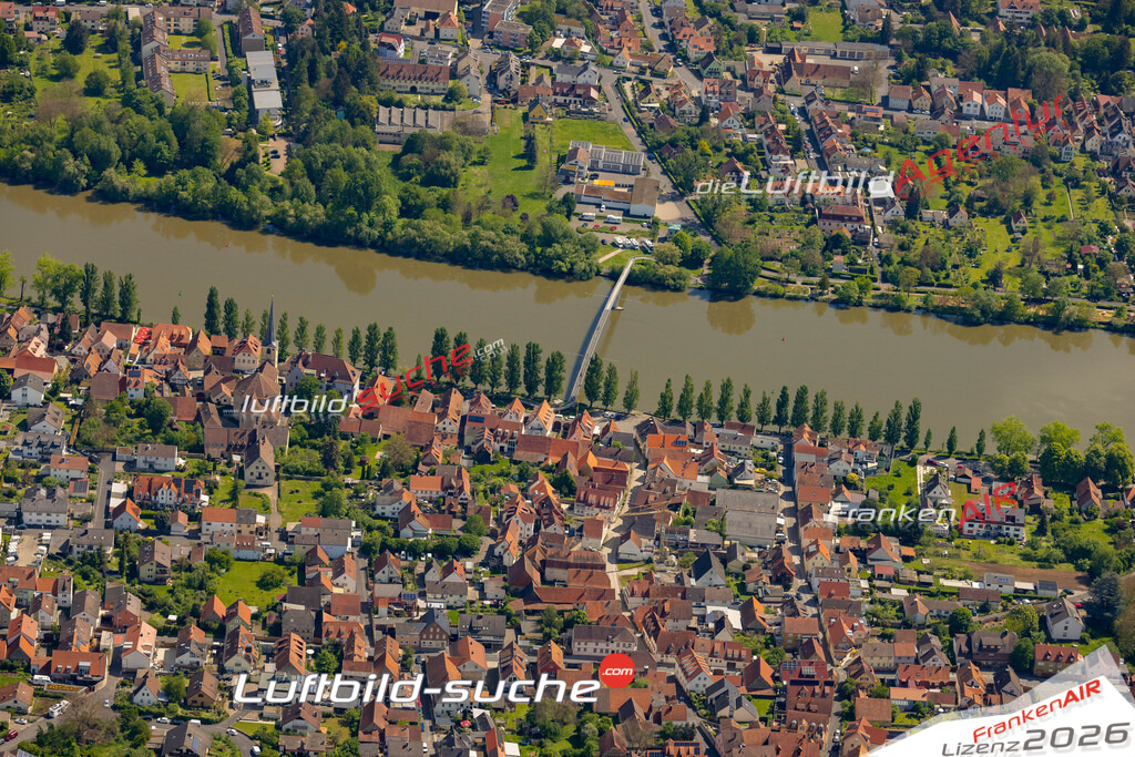 Das Luftbild zeigt :  Margetshöchheim - Die Luftaufnahme wurde 2024 vom UL-Flugzeug aus erstellt ( keine Drohne ) - Hochauflösende Luftaufnahme - Für grossformatige Ausdrucke geeignet. Die Geschenkidee !Mit Lizenz und Bildrechte bestellbar