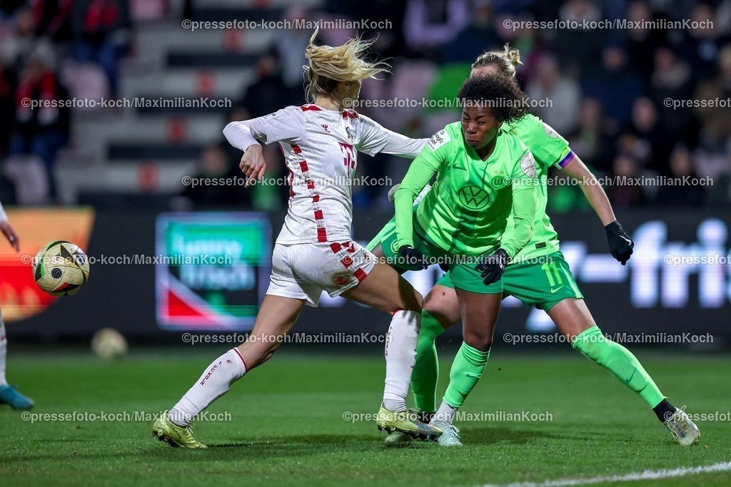 Koe07022501050 | 07.02.2025, Frauen Fußball, 1. FC Köln - VfL Wolfsburg, 1. Fußball Bundesliga, Franz-Kremer-Stadion, Saison 2024 2025: Janina Hechler (1. FC Köln #28) im Zweikampf gegen Lineth Beerensteyn (VfL Wolfsburg #9) DFB regulations prohibit any use of photographs as image sequences and or quasi-video.