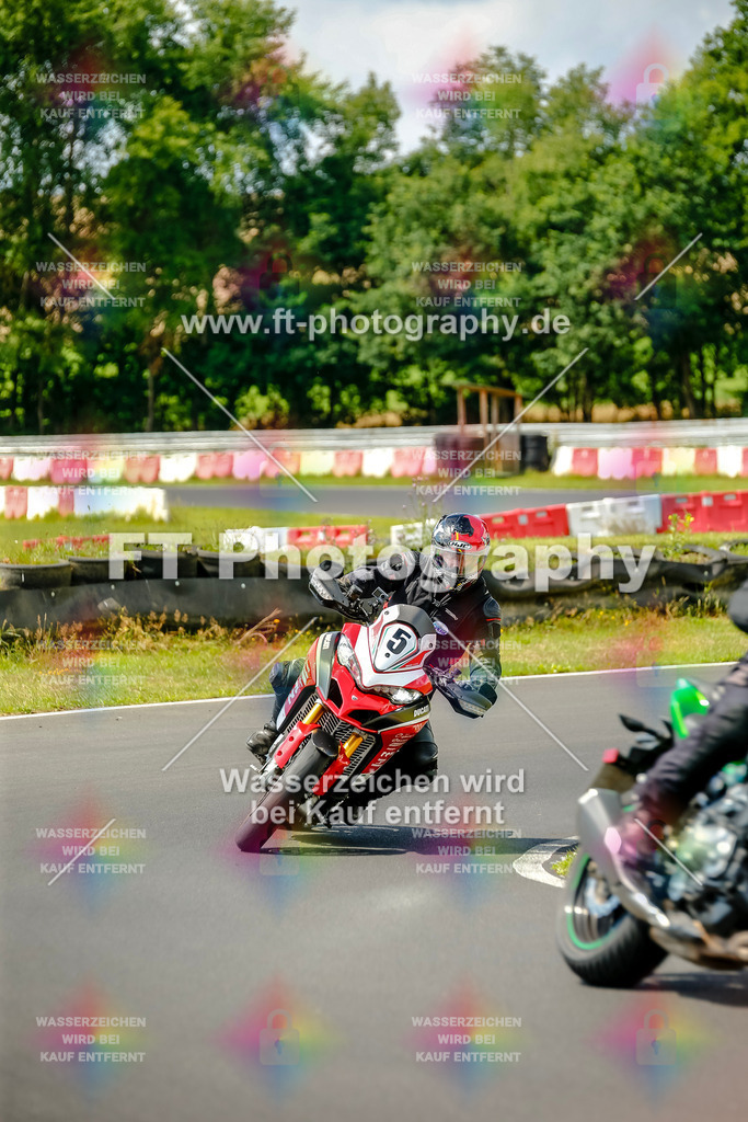VBK-4883 | Hier findet Ihr Bilder von Touristenfahrten auf der Nürburgring Nordschleife oder von anderen Veranstaltungen die ich besucht habe. Viel Spass beim Durch Schauen 