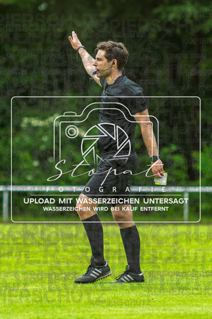 Landesliga Herren LG - TV Jahn Schneverdingen vs. MTV Eintracht Celle | Henrik Specht (Schiedsrichter); Landesliga Herren LG - TV Jahn Schneverdingen vs. MTV Eintracht Celle am 06.06.2026 in Osterwaldstadion, Schneverdingen - Realisiert mit Pictrs.com