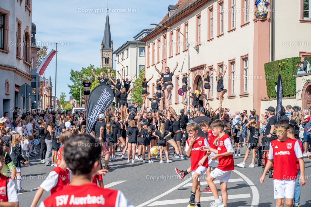 24_Winzerfestumzug-Bensheim | bbe, Bensheim, Winzerfestunmzug 2025, Cheer Strike TSV Auerbach, ,, Bild: Thomas Neu