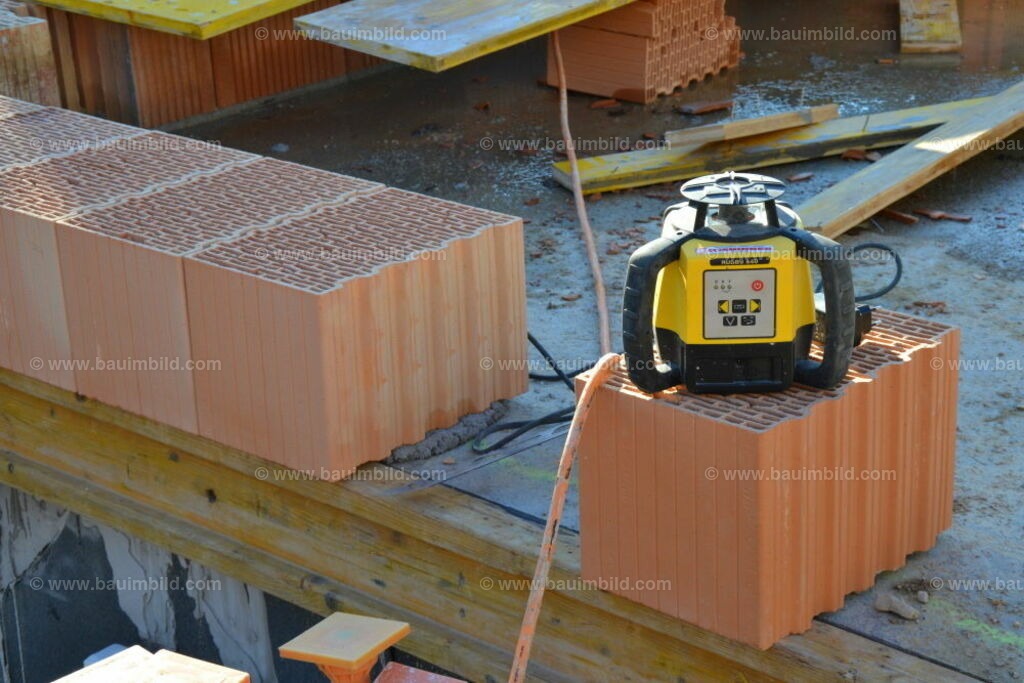 bib-lg07-mauerarbeiten-0113 | Nach LV-Leistungsgruppen sortierte Detailfotos über den Bau eines Hauses. Alle Hausbau-Bilder direkt vom Urheber und Autor der Website Haus-Selber-Bauen.com