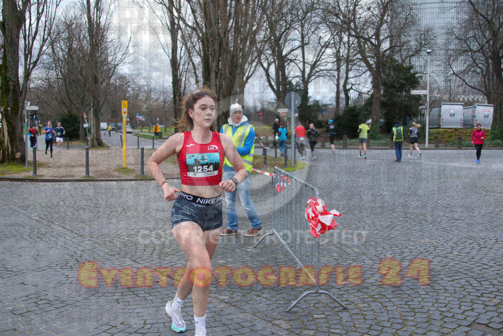 231231_1016_EV4_8267 | Sportfotografie im Rhein-Sieg Kreis, Köln, Bonn, NRW, Rheinland Pfalz, Hessen, etc. Unser Tätigkeitsfeld umfasst den Laufsport vom Volkslauf über den Marathon, Duathlon, Triathon bis zum Ultralauf wie Kölnpfad Ultra oder Schindertrail.