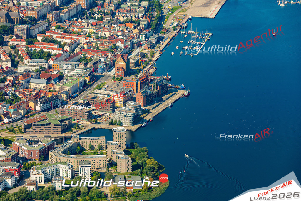 Luftaufnahme Aida Cruises Rostock - Die Luftaufnahme wurde 2025 vom UL-Flugzeug heraus erstellt ( ohne Drohne ) - Hochauflösende Luftaufnahme - für professionelle Ausdrucke geeignet. Die Geschenkidee !Mit Lizenz und Bildrechte bestellbar