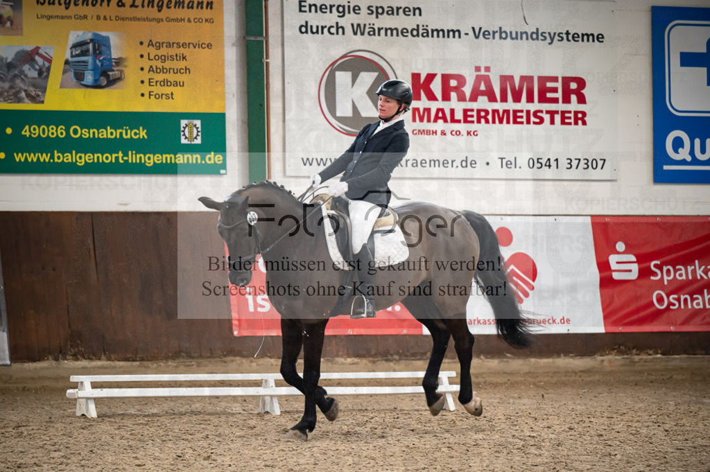 Hallenreittunier Voxtrup 2023 | Entdecke hochwertige Reitturnierfotos von Foto Oger. Professionell, emotional und authentisch – jetzt Lieblingsmomente im Shop bestellen. - Realisiert mit Pictrs.com
