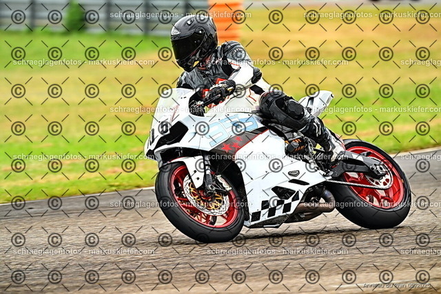 25bt02-0021 | markuskiefer.com - Realisiert mit Pictrs.com