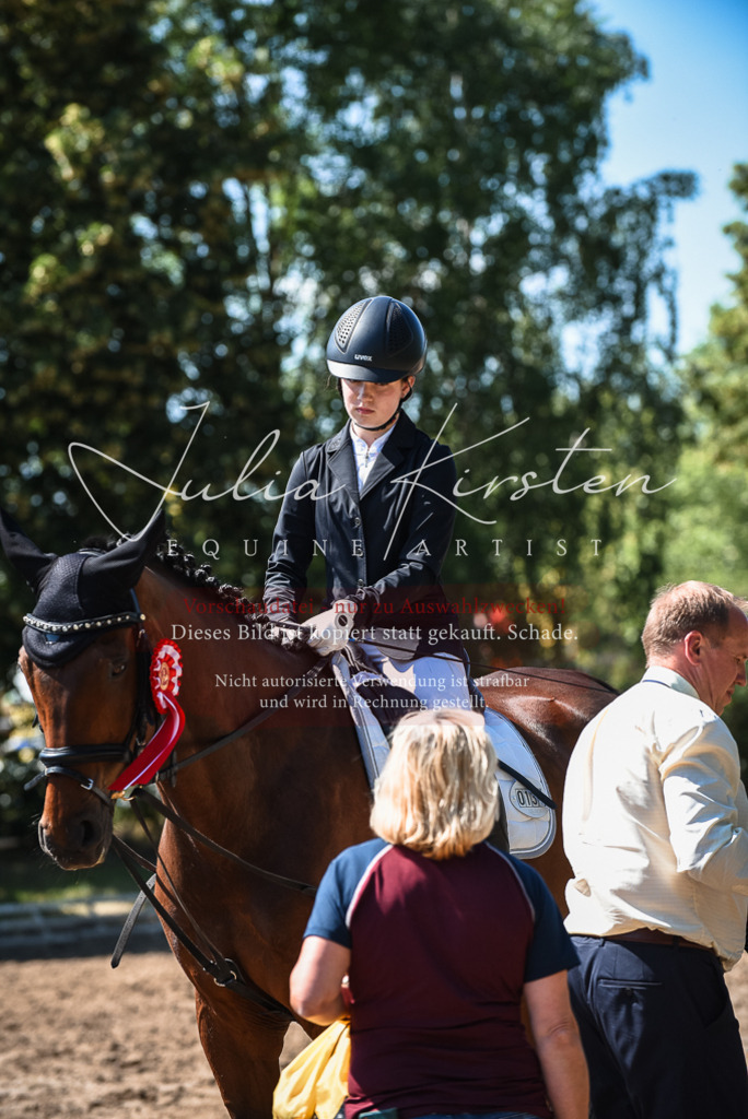 DSC_3674 | Pferde- und Turnierfotografie in Westsachsen. Pferdeportraits, Auftragszeichnungen und intuitive Kunst.