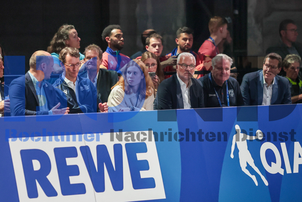 SES_TTG3X320250717-188 | bond - Realisiert mit Pictrs.com