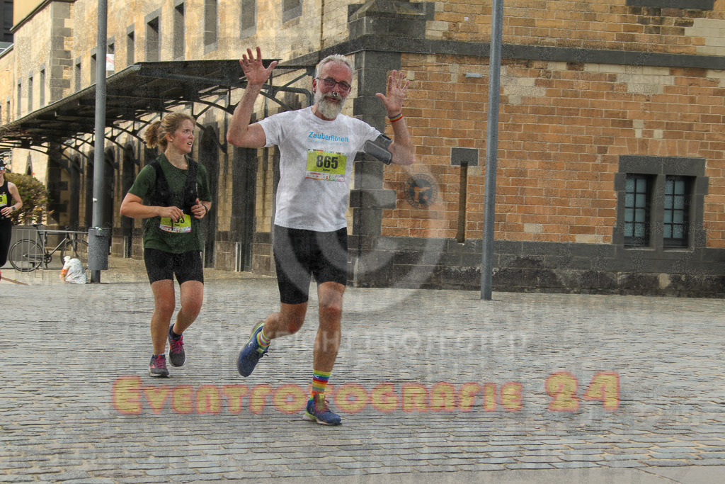 250920_1522_EV4_8585 | Sportfotografie im Rhein-Sieg Kreis, Köln, Bonn, NRW, Rheinland Pfalz, Hessen, etc. Unser Tätigkeitsfeld umfasst den Laufsport vom Volkslauf über den Marathon, Duathlon, Triathon bis zum Ultralauf wie Kölnpfad Ultra oder Schindertrail.