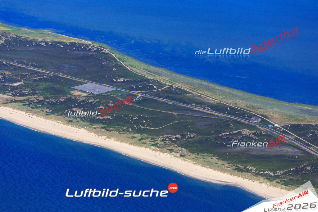 Die Luftbildaufnahme Weststrand - Sylt wurde 2018 mittels Flugzeug (keine Drohne) erstellt. Perfekte Schärfe und Druck- Auflösung- Garantiert!