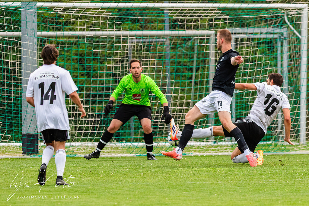 SV Waldesch - SG Urbar-12 | Sportfotografie Hermann-Josef Stoffel - Realisiert mit Pictrs.com