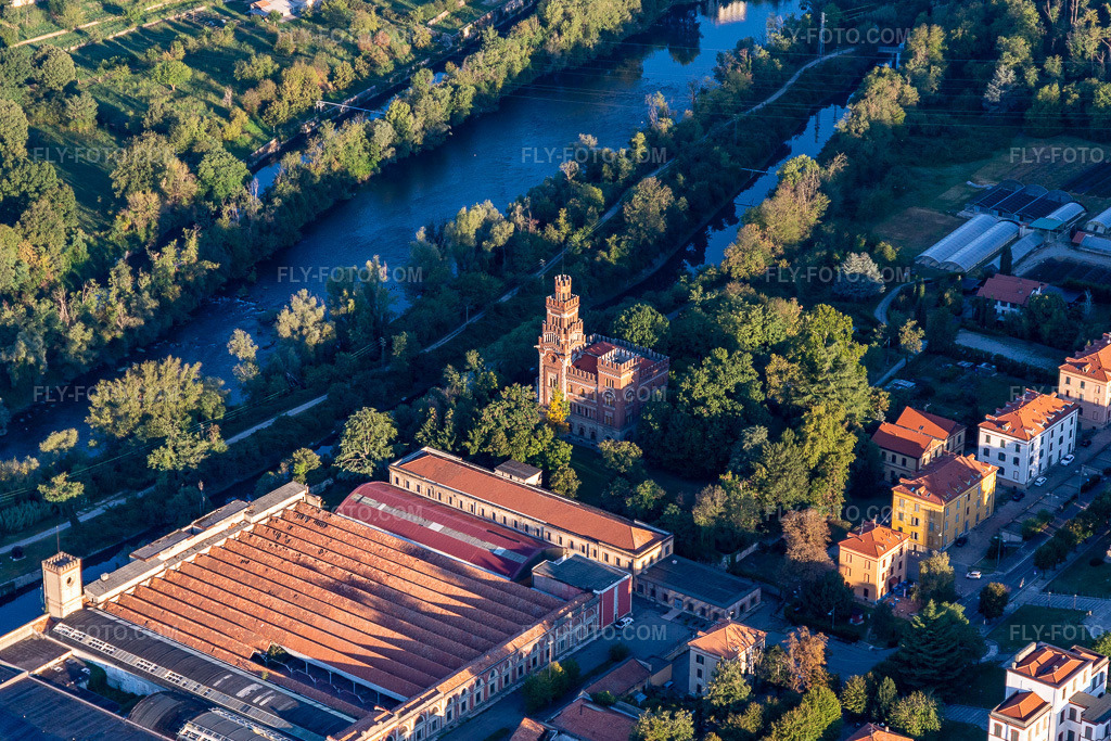 Aerial view: Central hydroelectric power station of Crespi d'Adda in Capriate San Gervasio in the state Bergamo, Italy. – Photo: IMG_134489.jpg taken on 09/19/2022 by Werner Riehm/FLY-FOTO.com – Resolution of the original: 5244 x 3496 px – VILLAGGIO CRESPI D'ADDA - Unesco – Informazioni e Visite Guidate