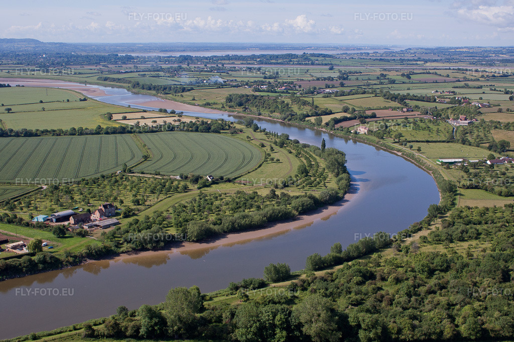 Vue aérienne: Genou de la rivière Severn près de Oakle Street à Oakle Street dans le département Angleterre, Grande Bretagne – .Photo: IMG_40769(39730).jpg prise le 11/06/2011 par Werner Riehm/FLY-FOTO.eu – Résolution de l'original: 4453 x 2969 px