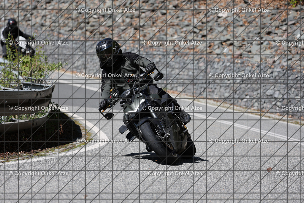 IMG_7952 | Fotograf am Kyffhäuser. Onkel Atze. Kyffhäuser Rennstrecke. Café36. Motorsportfotografie. - Realisiert mit Pictrs.com