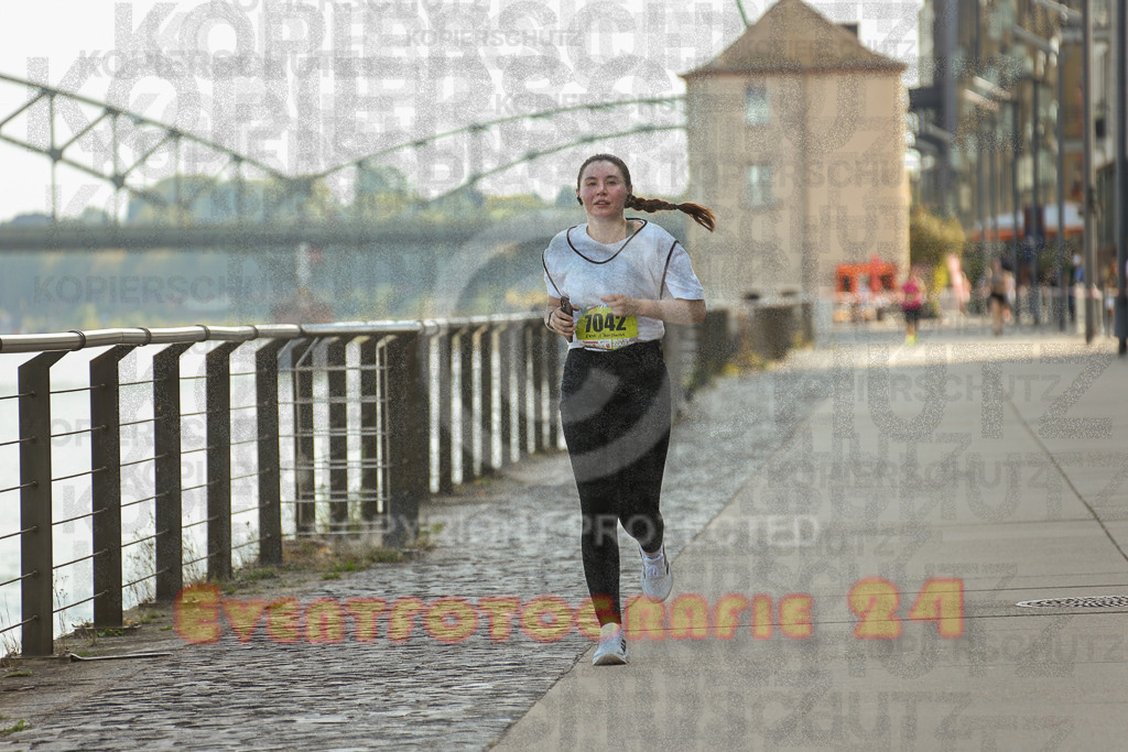 250920_1457_EX1_8324 | Sportfotografie im Rhein-Sieg Kreis, Köln, Bonn, NRW, Rheinland Pfalz, Hessen, etc. Unser Tätigkeitsfeld umfasst den Laufsport vom Volkslauf über den Marathon, Duathlon, Triathon bis zum Ultralauf wie Kölnpfad Ultra oder Schindertrail.