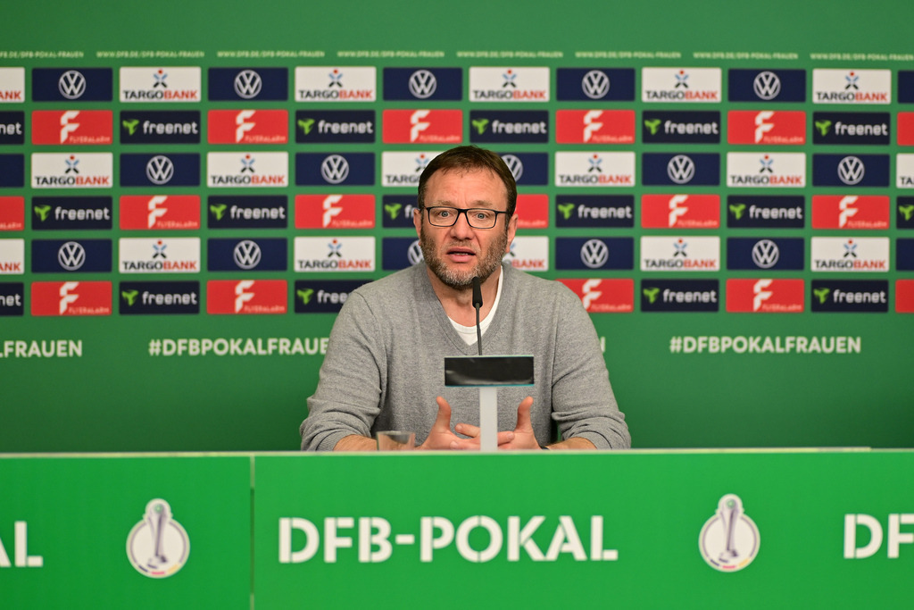 Fußball I Frauen I Saison 2024-2025 I DFB-Pokal I Halbfinale I Hamburger SV - SV Werder Bremen | Der Sportfotograf. - Realisiert mit Pictrs.com