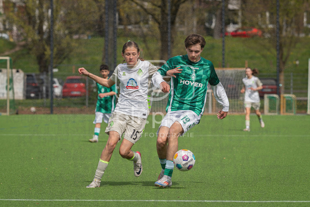 SV Werder - SV Werder (w) | SV Werder - SV Werder (w) - Realisiert mit Pictrs.com