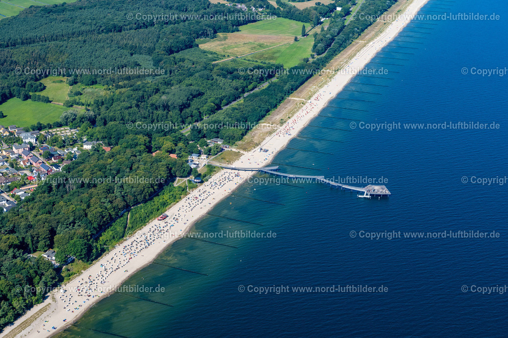 Koserow_Seebrücke_Usedom_ELS_7577100822 | KOSEROW 10.08.2022 Seebrücke an der Straße Seebrücke Koserow in Koserow auf der Insel Usedom im Bundesland Mecklenburg-Vorpommern, Deutschland. Weiterführende Informationen bei: Kurverwaltung Koserow. // Pier on the street Seebruecke Koserow in Koserow on the island of Usedom in the state Mecklenburg - Western Pomerania, Germany. Further information at: Kurverwaltung Koserow. Foto: Martin Elsen