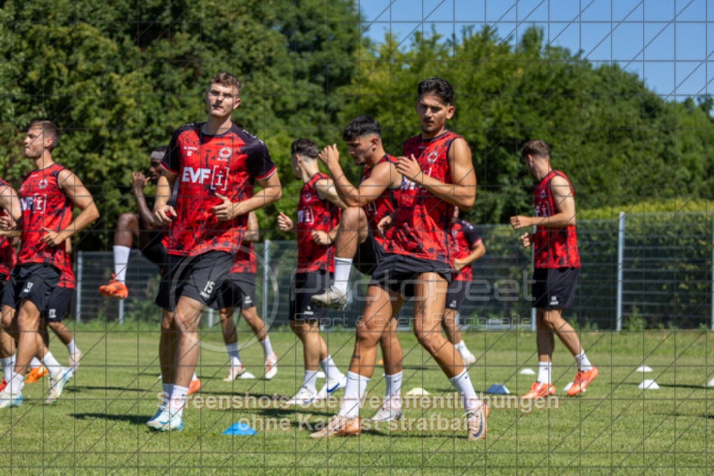 20250629_105057_0863 | #,1.Göppinger SV, Fussball, Oberliga BW - Trainingsauftakt, Saison 2025/2026, Rasensportplatz Stadion SV Göppingen, Hohenstaufenstr. 116, 73033 Göppingen, 29.06.2025 - 10:30 Uhr,Foto: PhotoPeet-Sportfotografie/Peter Harich