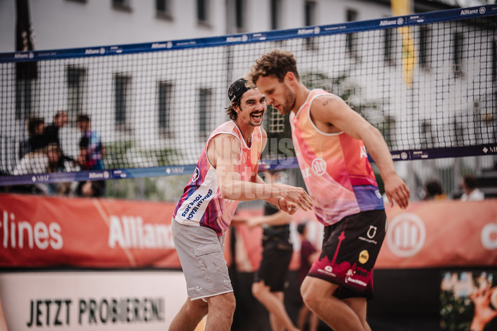 Beachvolleyball | Männer | Allianz German Beach Tour 2025 | Tourstop Berlin | 22.08.2025 | v.l. Jannik Kühlborn und Eric Stadie-Seeber freuen sich