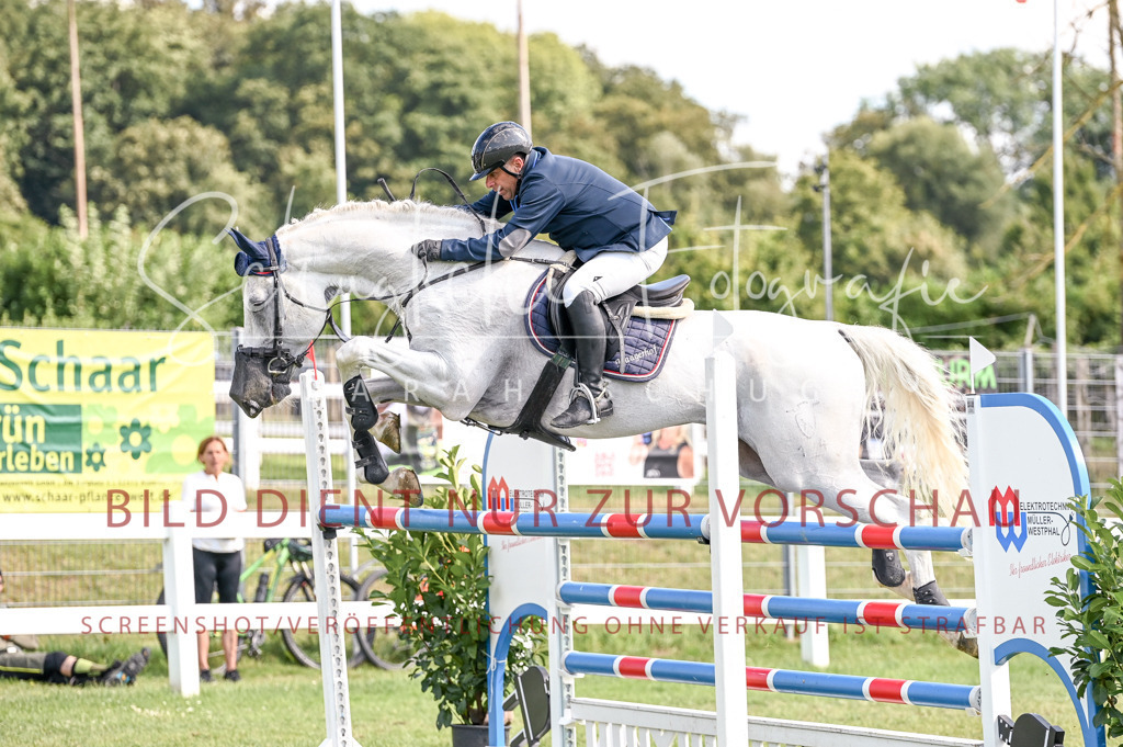 Schugtsche-Düren.2024-10.Springprf.M_-9 | Schugtsche Fotografie - Realisiert mit Pictrs.com