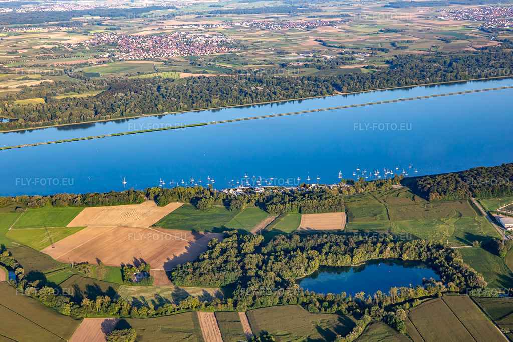 Vue aérienne: UNION NAUTIQUE DE PLOBSHEIM - UNAP au Plan d'Eau de Plobsheim à Eschau dans le département Bas Rhin, France – .Photo: IMG_137876.jpg prise le 18/08/2023 par Werner Riehm/FLY-FOTO.eu – Résolution de l'original: 5472 x 3648 px – UNION NAUTIQUE DE PLOBSHEIM - Base Nautique : site officiel du club de voile de PLOBSHEIM - clubeo