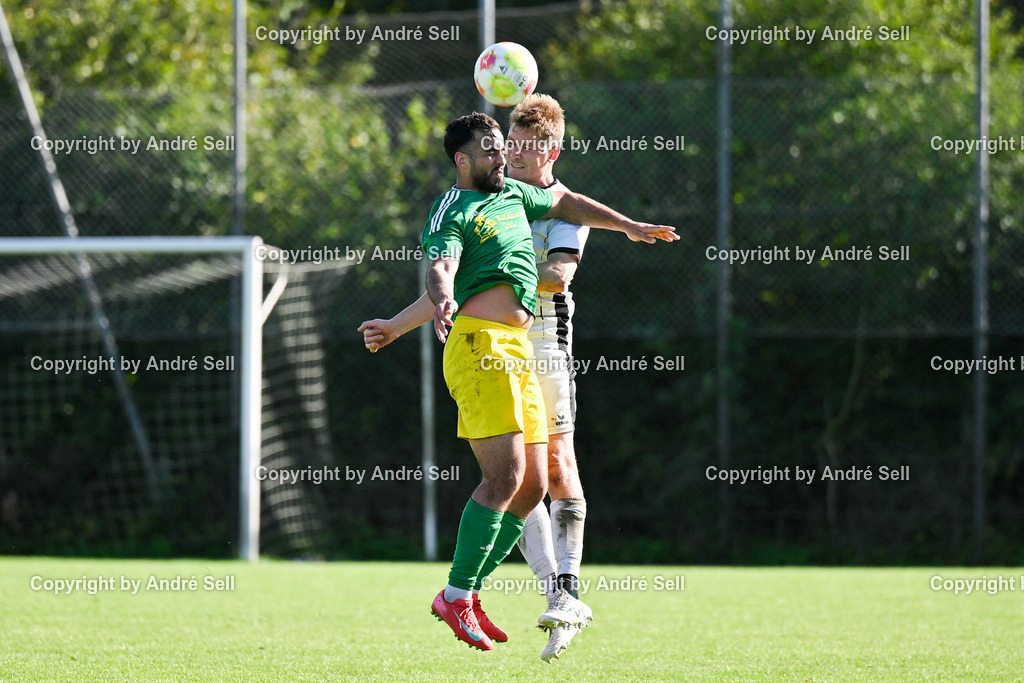 TS Einfeld vs SVE Comet Kiel | Niklas Casper (Einfeld #21) vs Houari Messaoudi (Comet #31) / Fußball-Verbandsliga Ost Männer 2026/2027 / TS Einfeld vs SVE Comet Kiel / C-Platz TSE / Neumünster / 05.09.26 - Realisiert mit Pictrs.com
