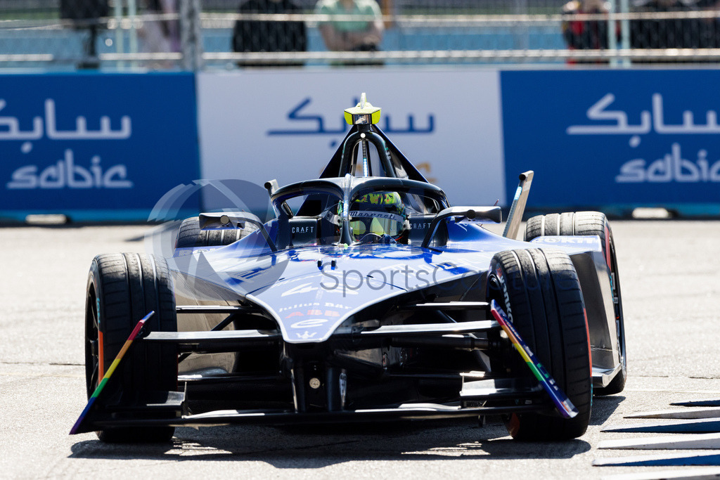 GEPA-20230422-101-147-0079 | BERLIN,GERMANY,22.APR.23 - MOTORSPORTS, FORMEL E - E-Prix of Berlin, Berliner Tempelhof Airport Circuit, qualifying. Image shows Edoardo Mortara (SUI / Maserati). 
Photo: GEPA pictures/ Matthias Trinkl