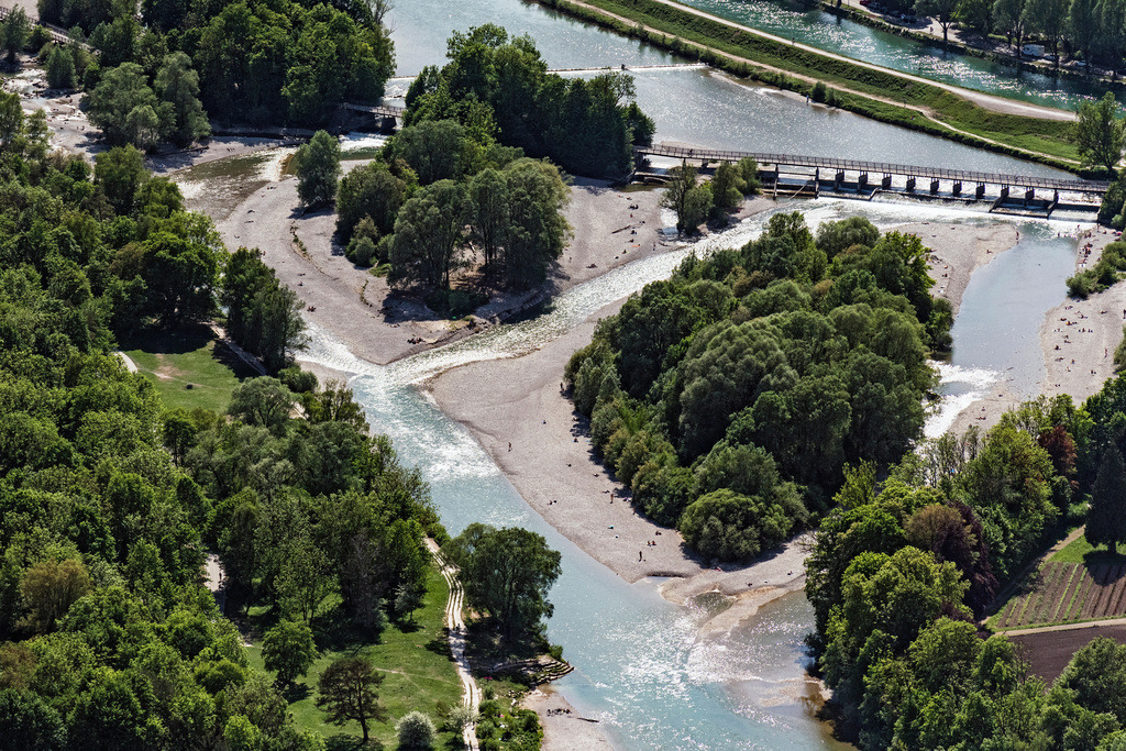 dr__dsc9081.jpg | MüNCHEN 07.05.2018 Uferbereiche am Flußverlauf der Isar am Flaucher in München im Bundesland Bayern, Deutschland. // Riparian zones on the course of the river of Isar on Flaucher in Munich in the state Bavaria, Germany. Foto: Daniel Reiter