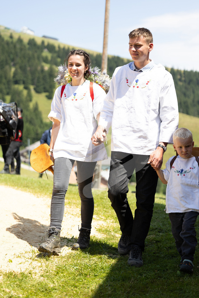 Rigi2025_2124 | Die Schwinger des Schwyzer Kantonalen Schwingerverbandes: Fotos, die Dynamik und Leidenschaft festhalten, sowie emotionale Momente aus dem traditionellen Schwingsport zeigen. - Realisiert mit Pictrs.com