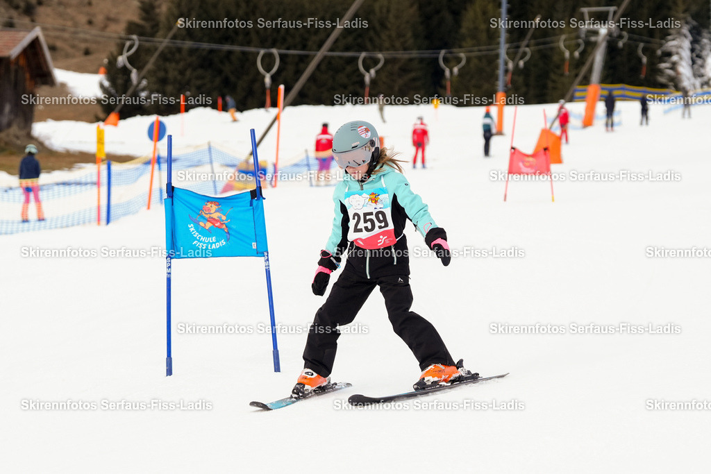 SRF_02.01.2026_0372 | Skirennfotos,Serfaus,Fiss,Ladis,Kinderskirennen,Winter,Tirol,Oberland,skirace,SFL,feelfree,weil wir's genießen,ski,Ski,skifahren,Sonnenplateau, - Realisiert mit Pictrs.com