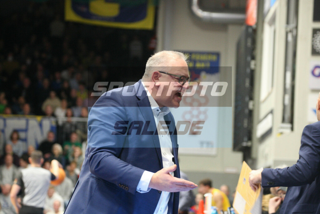 Phoenix Hagen - Bochum | Felix Banobre (Headcoach Bochum) - © Sportfoto-Sale (MK) - Realisiert mit Pictrs.com
