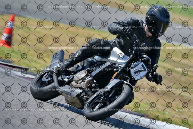 26bt04-1106 | markuskiefer.com - Realisiert mit Pictrs.com