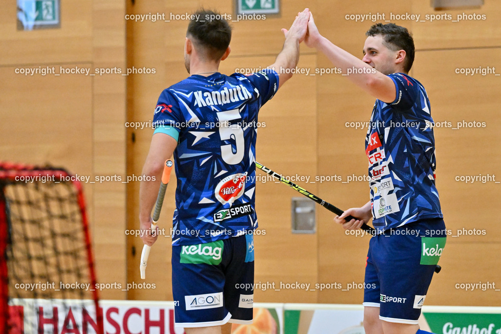 VSV Unihockey vs. UHC Crossroads 4.12.2022 | Jubel VSV Unihockey Mannschaft, #5 Michael Kanduth, #9 Marco Leurer