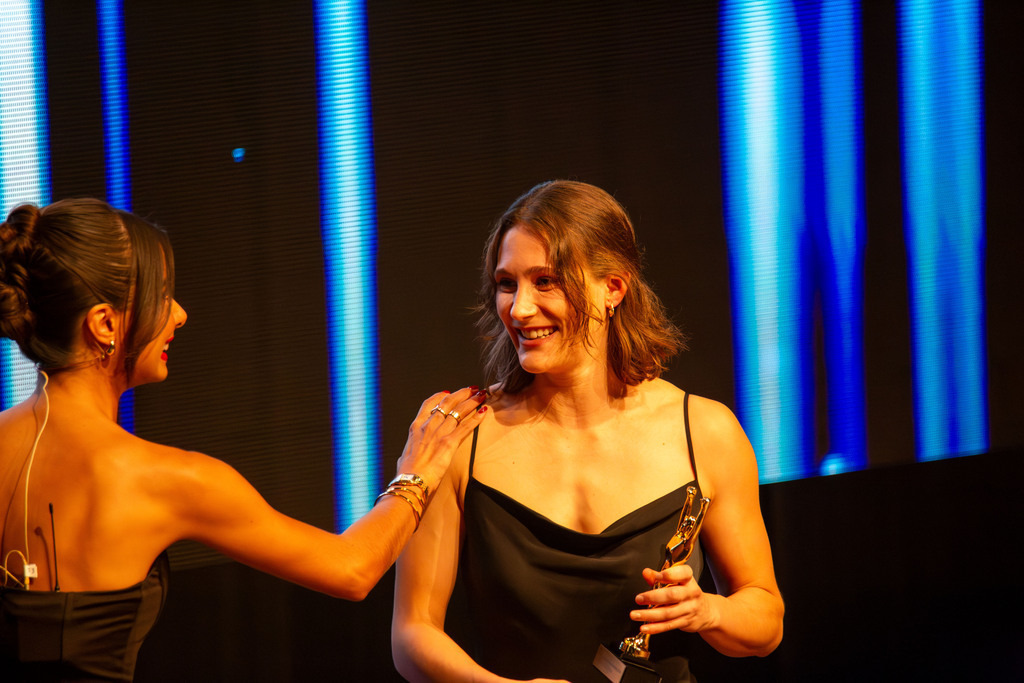 Rosengarten Mannheim: Award-Night 2024 / Sport Award Rhein-Neckar. Bild: Tara Schmitz (Eishockey, Mad Dogs Mannheim) und Lea Wagner (ARD) | Rosengarten Mannheim: Award-Night 2024 / Sport Award Rhein-Neckar. Bild: Tara Schmitz (Eishockey, Mad Dogs Mannheim) und Lea Wagner (ARD) - Realisiert mit Pictrs.com