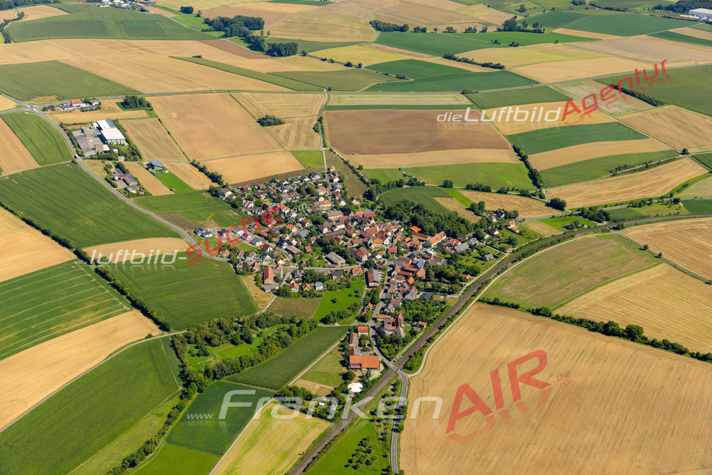 lindflur-reichenberg-professionelle-luftbilder-1216-2023 | Das Luftbild zeigt : Lindflur Reichenberg - Die Luftaufnahme wurde 2023 vom UL-Flugzeug aus erstellt ( keine Drohne ) - 
Hochauflösende Luftaufnahme - Für grossformatige Ausdrucke geeignet. Die Geschenkidee !
Mit Lizenz und Bildrechte bestellbar