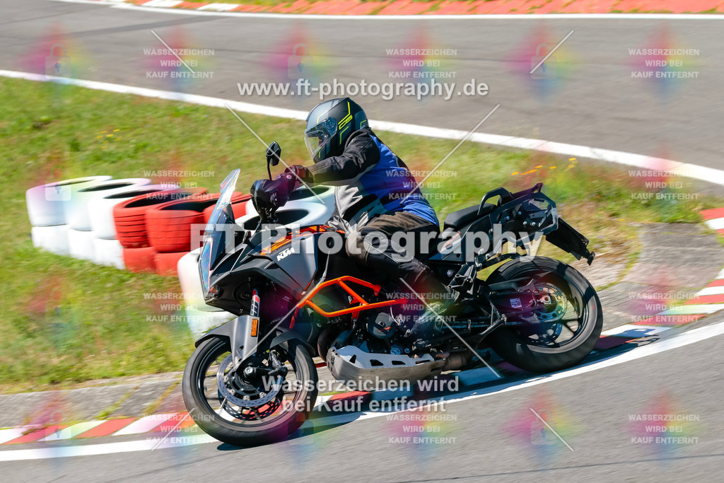 Moto-TeamOBK-21907 | Hier findet Ihr Bilder von Touristenfahrten auf der Nürburgring Nordschleife oder von anderen Veranstaltungen die ich besucht habe. Viel Spass beim Durch Schauen 