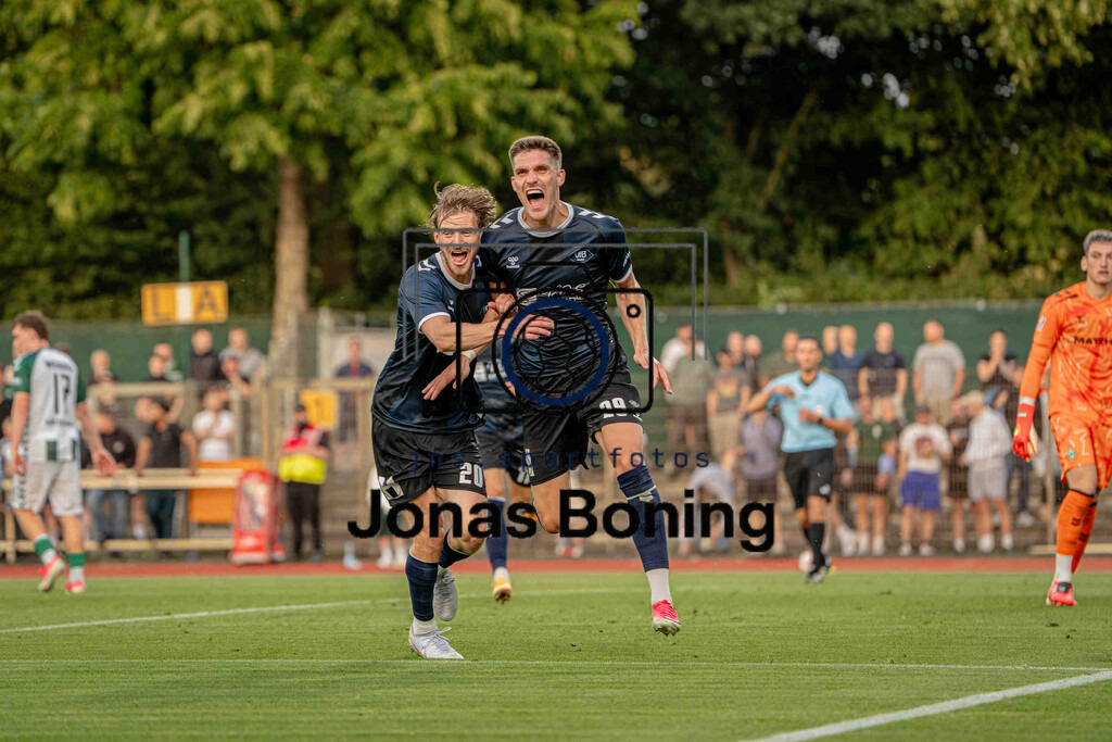 Fußball I Herren I Saison 2026-2027 I Regionalliga Nord I 1. Spieltag I SV Werder Bremen U23 - VfB Oldenburg I 07197 | Torjubel nach demElfmeter Tor Marc Schröder (20, VfB Oldenburg) und Torschütze Mats Facklam (29, VfB Oldenburg) - Realisiert mit Pictrs.com