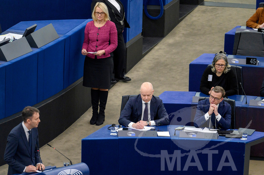 _DWI6249 | Der finnische Ministerpräsident Petteri Orpo hört sich Reden von Europaabgeordneten im Rahmen der Debatte „Das ist Europa“ an in EU Parlement in Straßburg, 13.03.2024 - Realisiert mit Pictrs.com