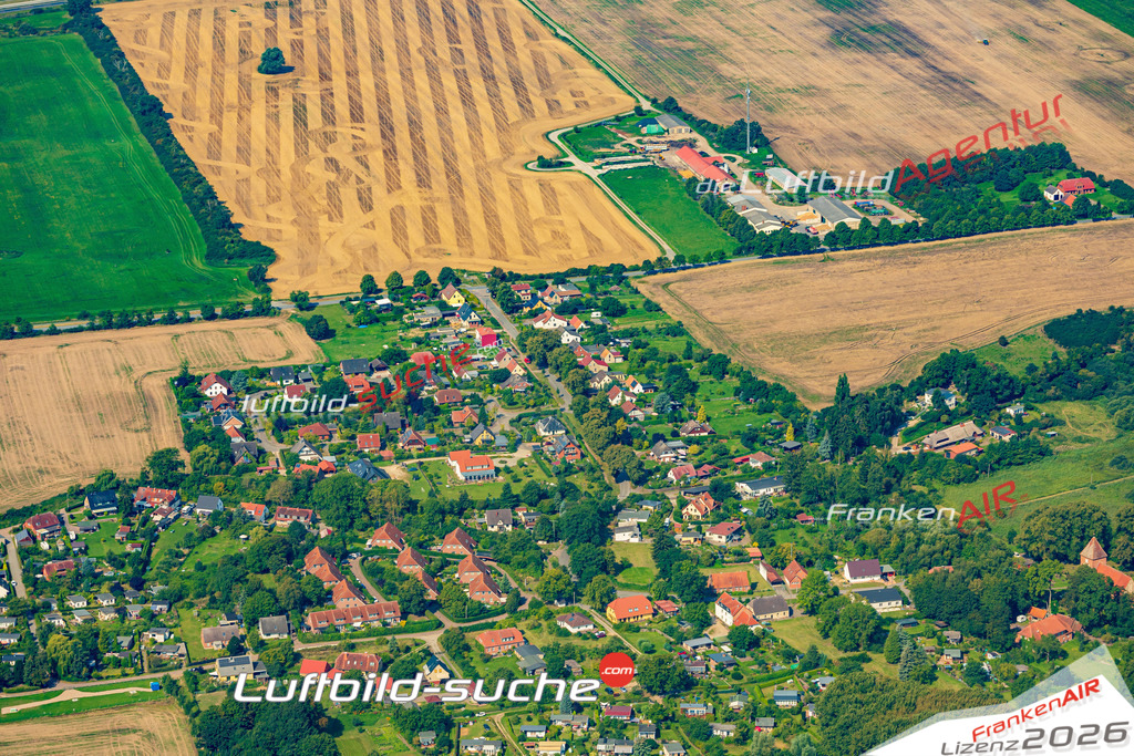 Luftaufnahme Zittow Leezen - Die Luftaufnahme wurde 2025 vom UL-Flugzeug heraus erstellt ( ohne Drohne ) - Hochauflösende Luftaufnahme - für professionelle Ausdrucke geeignet. Die Geschenkidee !Mit Lizenz und Bildrechte bestellbar