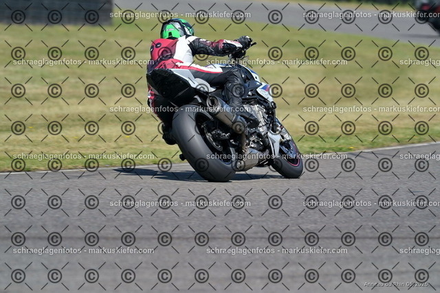 26BT02-0891 | markuskiefer.com - Realisiert mit Pictrs.com